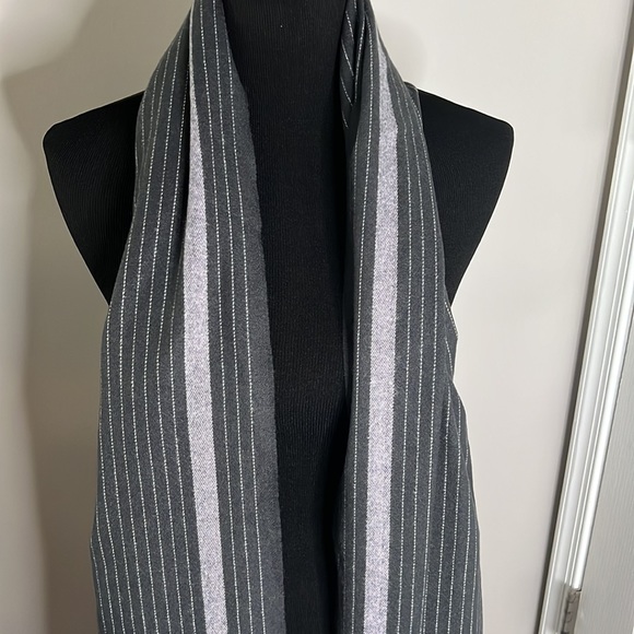 GAP Oversized Scarf/Shawl Charcoal Gray NWT - Picture 5 of 10